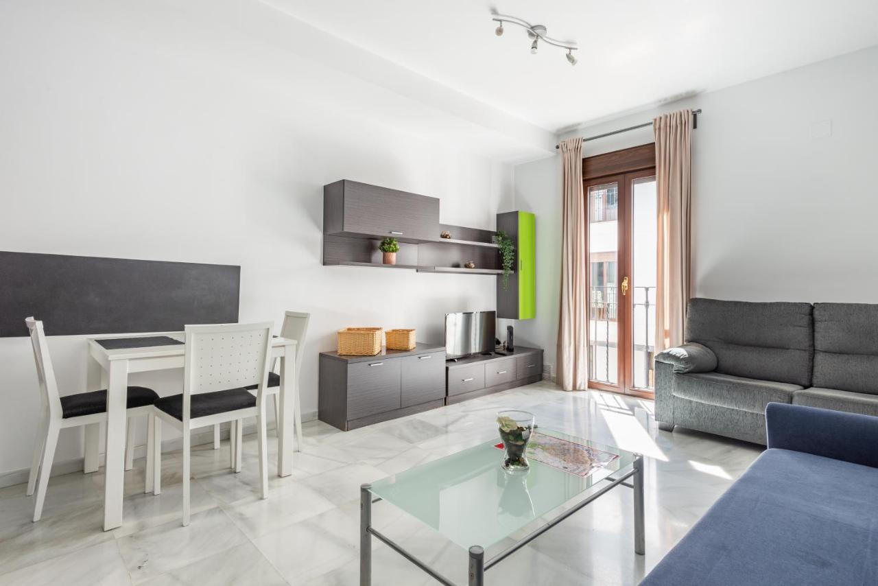 First Floor Near Macarena Church Apartamento